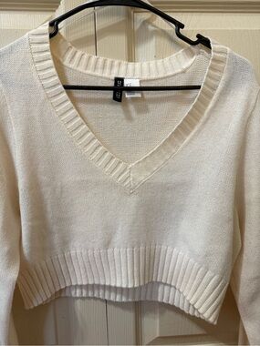 White H&M Divided cropped sweater size medium